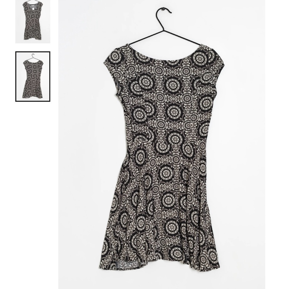 Abercrombie & Fitch size S/M black cream Aline Vneck very cute.